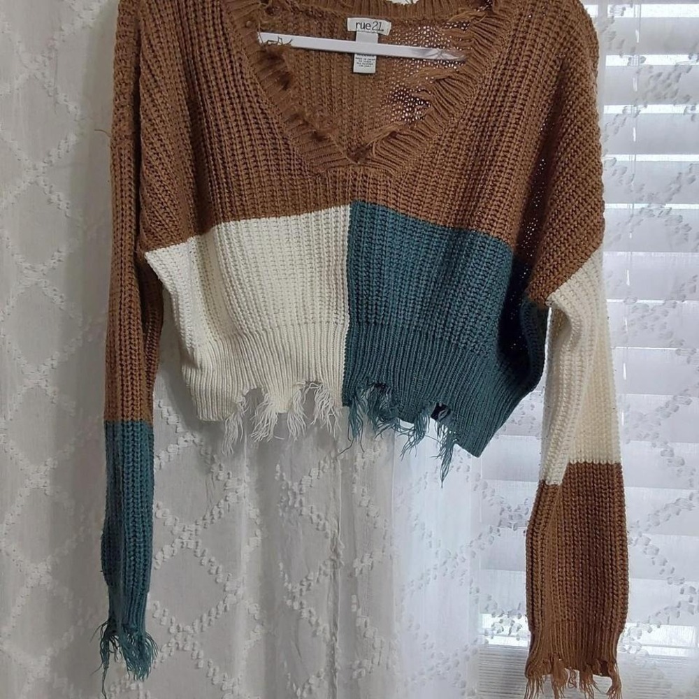 Brown and white cropped‎ distressed sweater